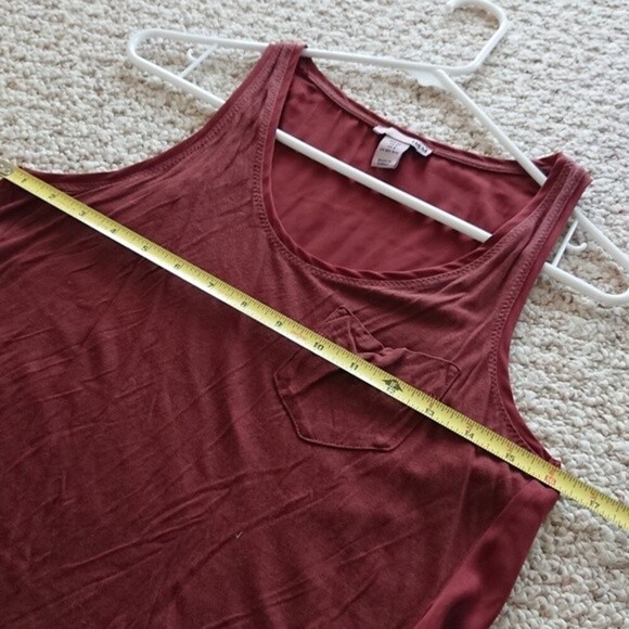 H&M Sleeveless High-Low Top with Front Pocket - wine color size 6 - Picture 7 of 9
